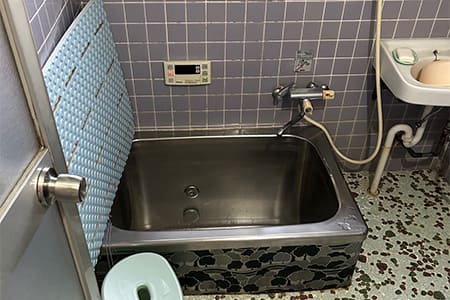愛知県愛西市のリフォーム前のステンレスの小さいお風呂