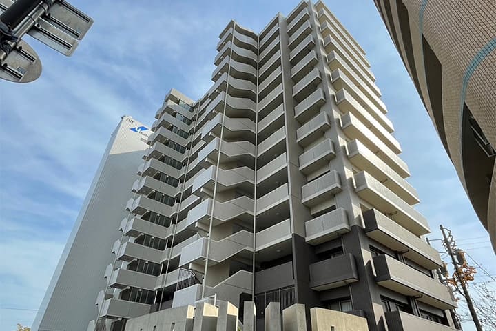 愛知県豊川市の分譲マンション大規模修繕後の北西面外観