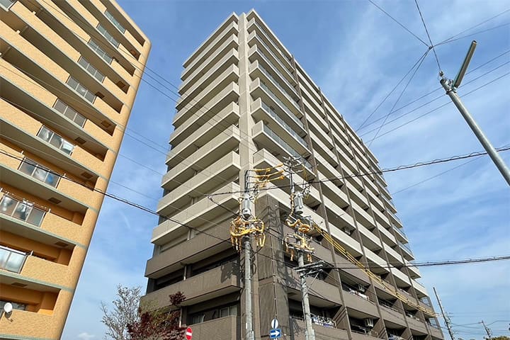 愛知県豊川市の分譲マンション大規模修繕後の南西面外観